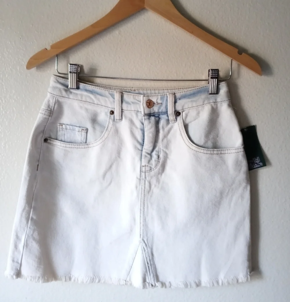 🌷 Wild Fable Bleach Denim Mini Skirt. Size 4.